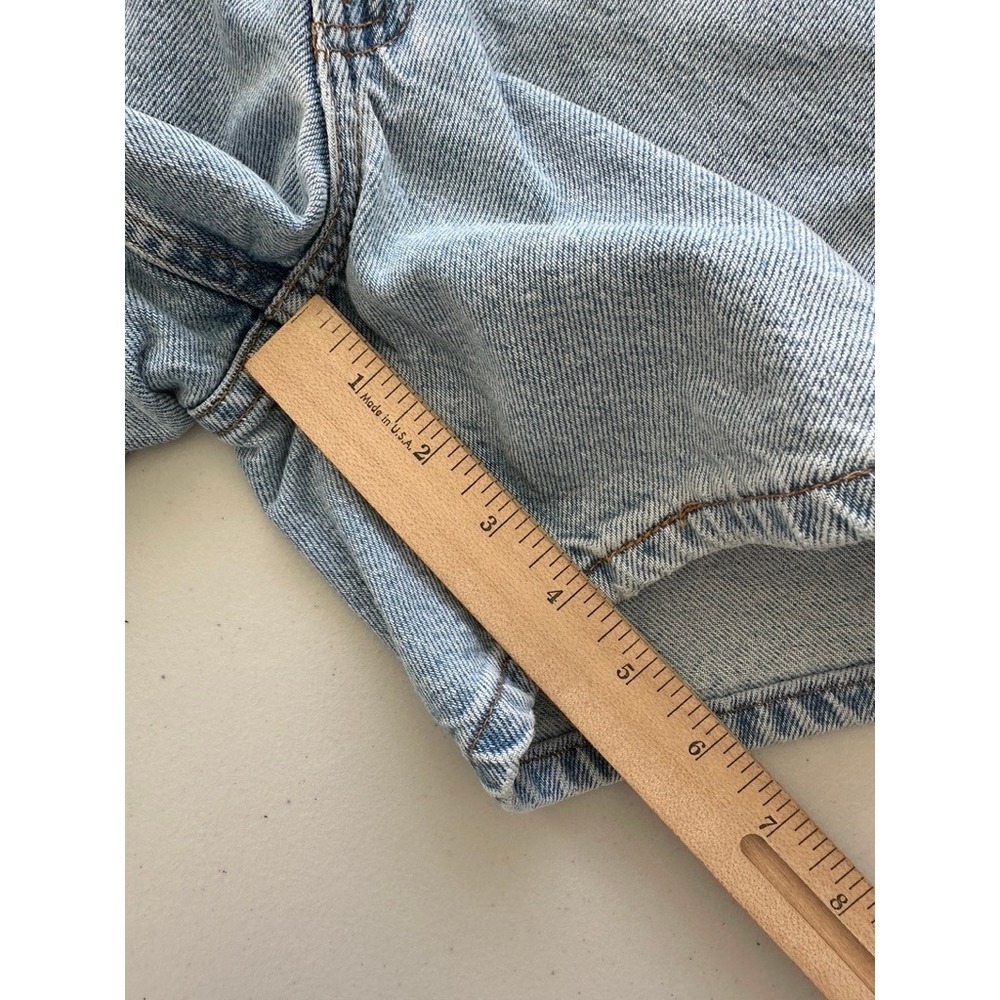 Vintage Levis 950 Relaxed Fit High Waist Denim Jorts Womens 28 Blue 90s Bermuda - Picture 6 of 10
